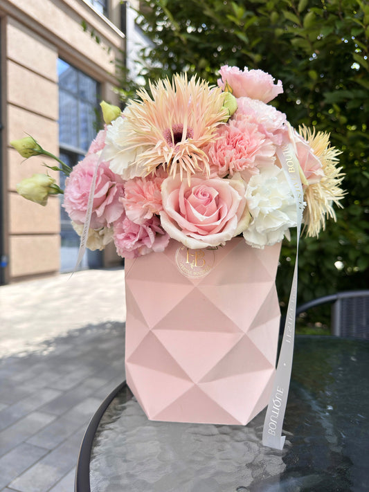 Квіткова композиція з парфумованою трояндою та герберою