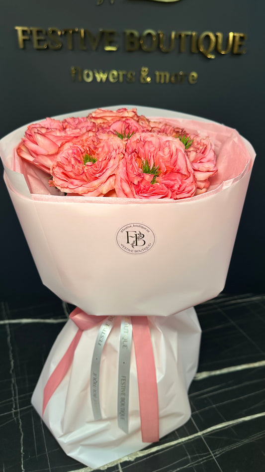 Букет-комплімент з півонієвидних троянд