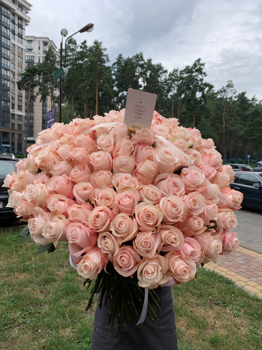 Монобукет зі 101 еквадорської троянди під стрічку