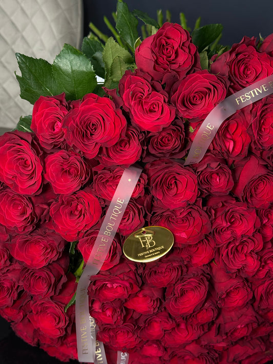 Монобукет зі 101 червоної троянди під стрічку
