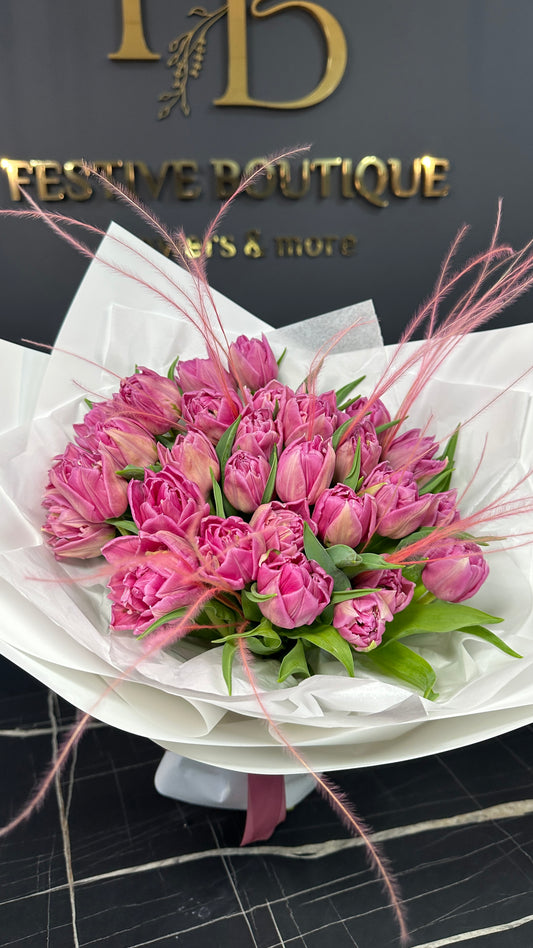 Монобукет з голландських півонієвидних тюльпанів зі стіфою