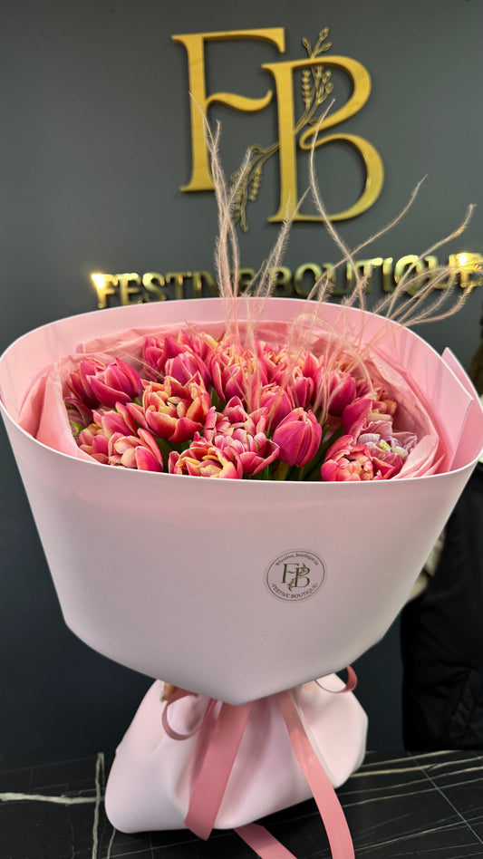 Букет з півонієвидних голландських тюльпанів