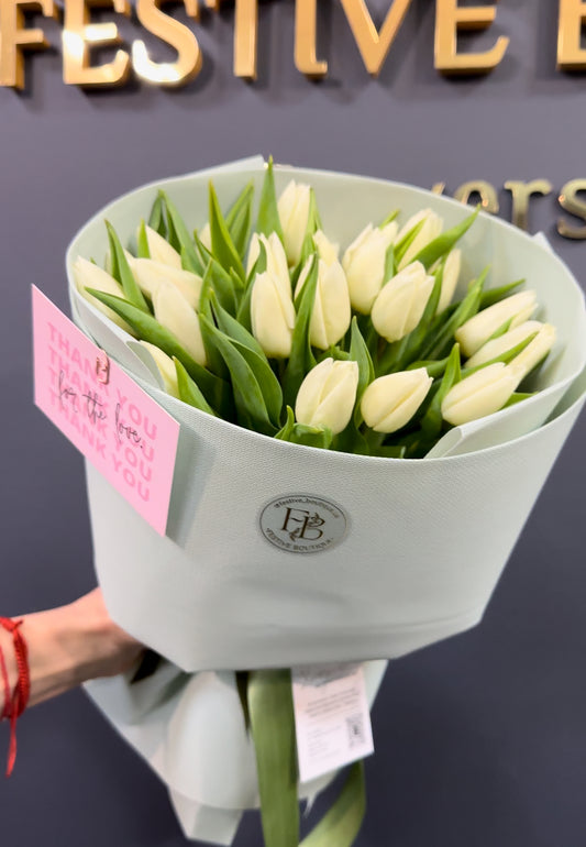 Монобукет з білих тюльпанів