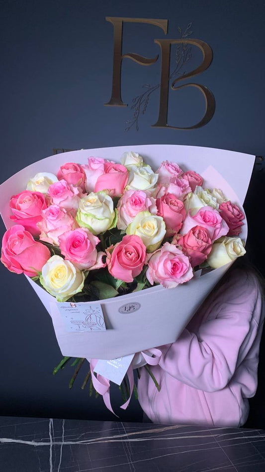 Букет з еквадорських троянд