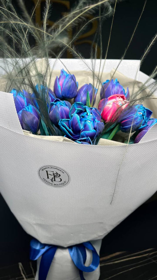 Букет з синіх голландських тюльпанів та стіфи