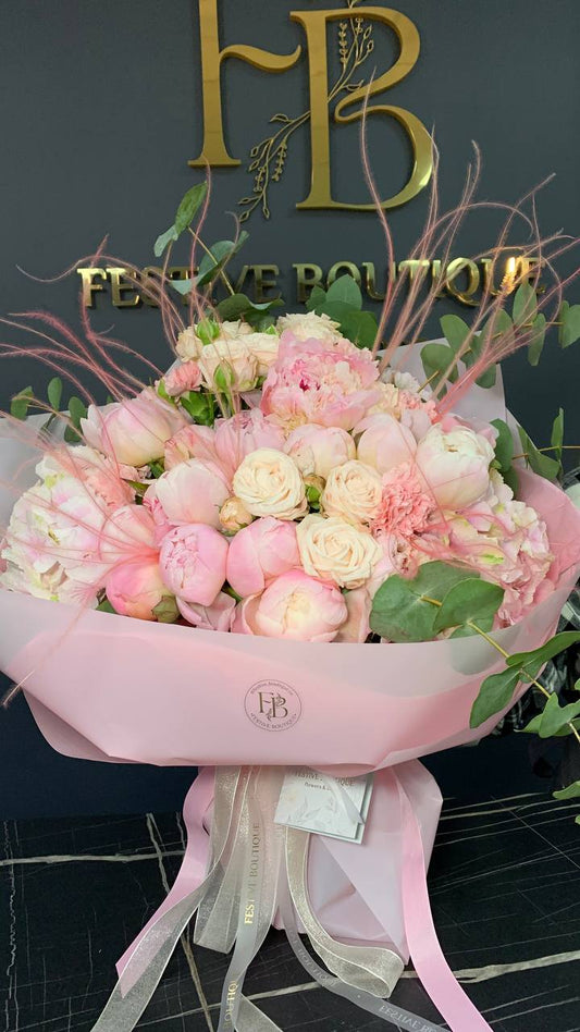 Авторський букет з півоніями та гортензією